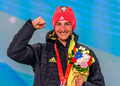 Marco Maier bei der Siegerehrung mit der Silbermedaille um den Hals