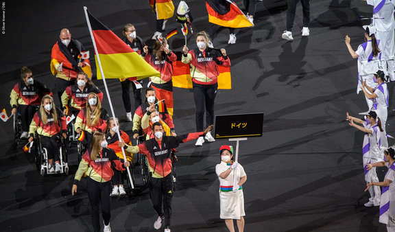 Das Team Deutschland Paralympics bei der Eröffnungsfeier in Tokio