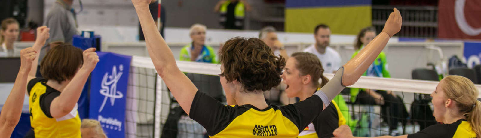 Michaela Schiffler jubelt mit dem deutsche Team