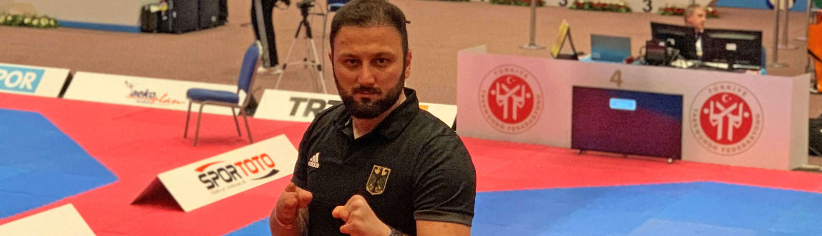 Hasim Celik in Kampf-Position