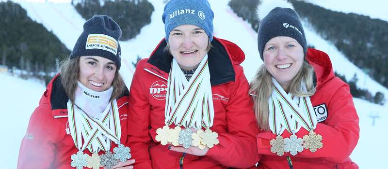 Anna-Maria Rieder, Anna-Lena Forster und Andrea Rothfuss mit ihren Medaillen